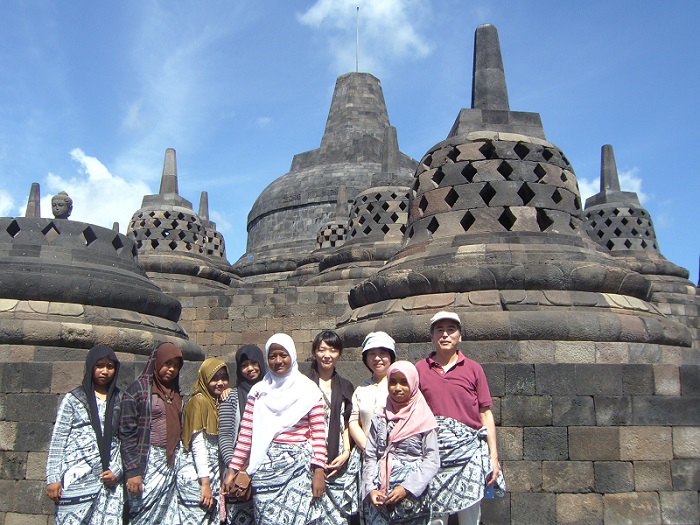 インドネシアの世界遺産、ボロブドゥール遺跡を訪れた際の一枚